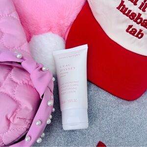 ♥️❤️Put It On My Husbands Tab♥️❤️ 6 PC Women’s Curated Valentines Day Gift Box